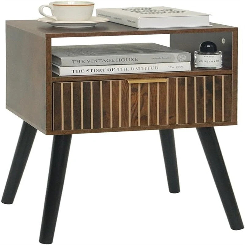 Petite table de chevet en bois