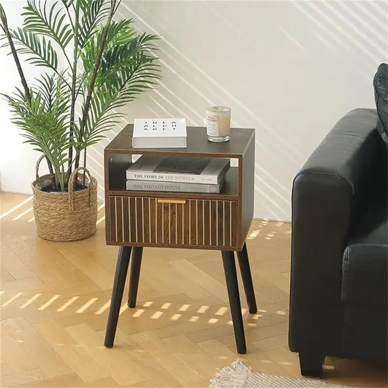 Petite table de chevet en bois