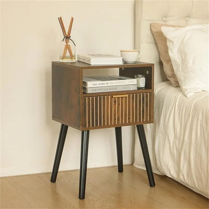 Petite table de chevet en bois